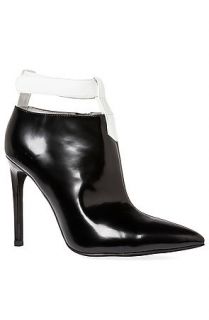 Jeffrey Campbell Shoe Deka Pump in Black and White