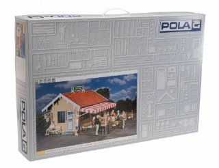 POLA G SCALE MODEL TRAIN BUILDINGS   STATION PUB WITH BEER GARDEN   331013 Toys & Games