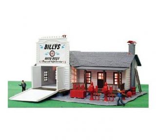 Model Power HO Scale Billy's Auto Body   Built Up Toys & Games