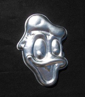 Retired Wilton Disney Donald Duck's Face Cake Pan Kitchen & Dining