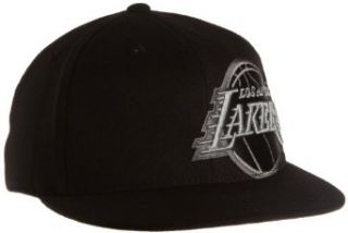 NBA Los Angeles Lakers Black Flat Brim Flex Hat   Tx85Z, Small/Medium, Black  Sports Fan Baseball Caps  Clothing