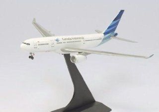 Dragon Models Garuda Indonesia A330 200   New Livery Diecast Aircraft, Scale 1400 Toys & Games