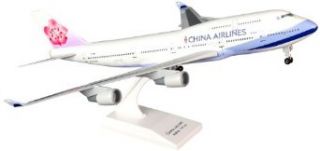 Daron Skymarks China Airlines 747 400 Reg#B Model Kit with Gear (1/200 Scale) Toys & Games