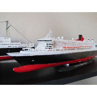Queen Mary II Ocean Liner 1/700 Revell Germany Toys & Games