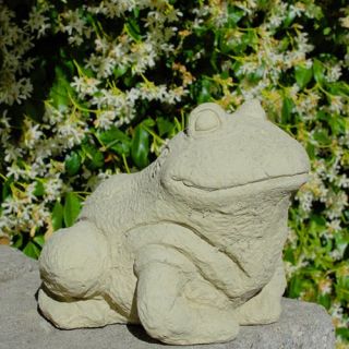 Vintage Happy Frog Garden Statue   Garden Statues