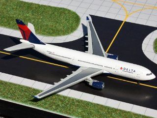 GeminiJets 1400 Delta Air Lines A330 200 (N857NW) Toys & Games