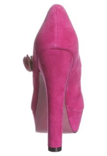 Paris Hilton MIA   High heels   pink