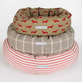 luxury donut dog beds by mutts & hounds