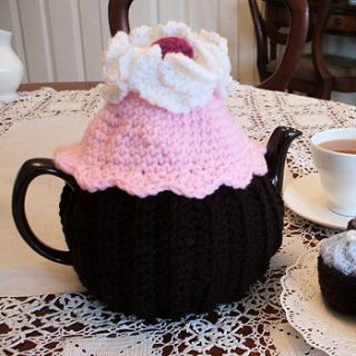 handmade cupcake tea cosy by cookie crochet