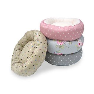 cat bed in 19 fabrics by hugo & hennie