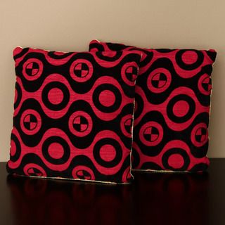 Red/ Black Geometric Print Pillow (Set of 2) Throw Pillows