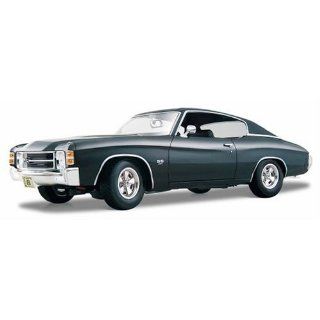 Maisto 1971 Chevrolet Chevelle SS 454 Sport Coupe (Colors May Vary) Toys & Games