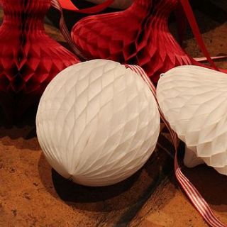 honeycomb decoration sm white balls by nest