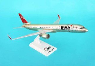 Sky Marks Northwest Airlines 737 200 Model   1150 Scale Toys & Games
