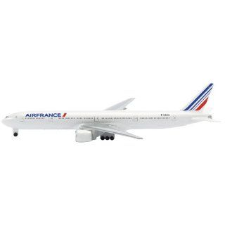 Schabak 1600 Scale Boeing 777 300 Air France Toys & Games