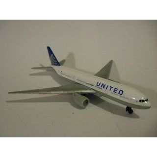 United Airlines 777 airplane toy plane, RT6266 Toys & Games