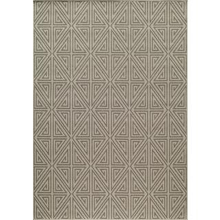 Indoor/ Outdoor Taupe Diamonds Rug (86 X 13)