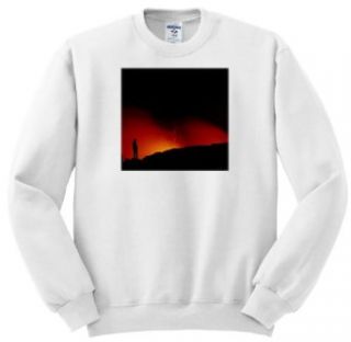 VWPics Volcanoes   A man (MR) gets a close look at lava flowing into the Pacific Ocean, Volcanos National Park, Hawaii   Sweatshirts Clothing