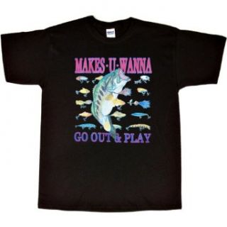 MENS T SHIRT  BLACK   SMALL   Makes You Want To Go Out and Play   Fishing Largemouth Bass Lures Clothing