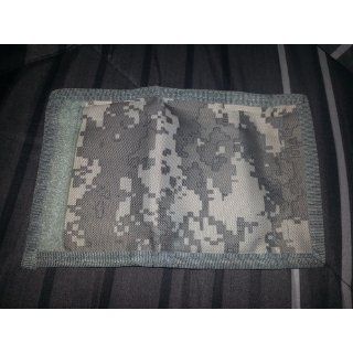 MILITARY TRI FOLD COMMANDO ARMY WALLET (ACU Digital Camouflage, Polyester) Clothing
