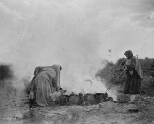 1905 photo Pottery burners at Santa Clara graphic. photograph shows two women b6  