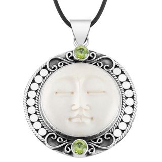 Silver 'Mother Earth Sleeps' Peridot Cow Bone Necklace (Indonesia) Necklaces