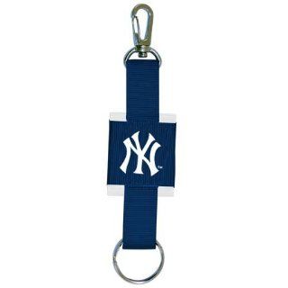 New York Yankees MLB Logo Key Chain  Sports Related Key Chains  Sports & Outdoors